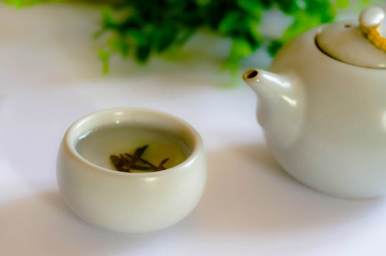 綠茶碧螺春怎么泡簡(jiǎn)易步驟，沖泡碧螺春的十二步驟口訣