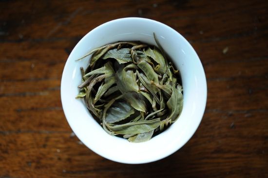 干吃茶葉致癌嗎，長(zhǎng)期吃干茶葉的危害