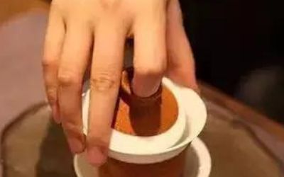 三才蓋碗的正確拿法，三才蓋碗抓碗法圖解