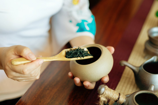 女人喝茶要行扣茶禮嗎，叩茶禮女士能用嗎？