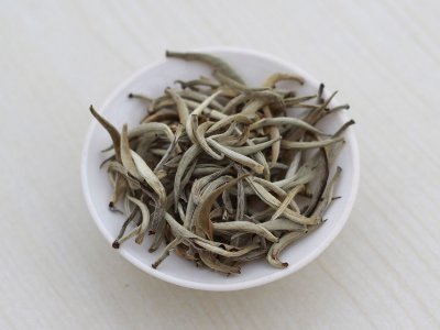 白茶品質(zhì)如何區(qū)分，白茶的優(yōu)劣質(zhì)量辨別方法