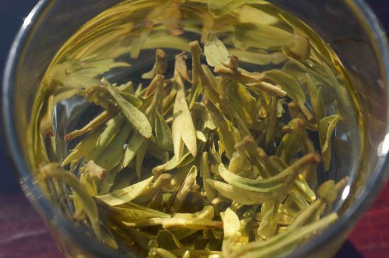 安吉白茶冷藏好還是冷凍好？這個需要根據(jù)存放時間來選擇