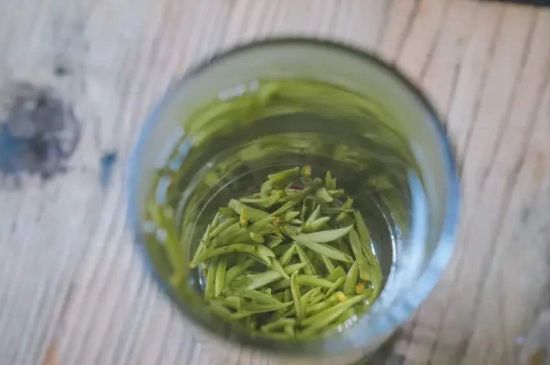 泡好的茶水放冰箱能保存多久，泡好的茶冷藏放多久？