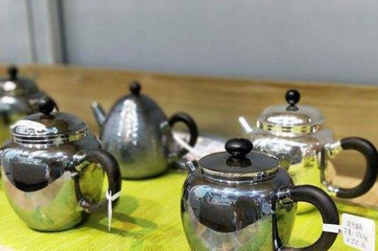 銀壺?zé)笏镉泻谏臇|西，為什么銀壺里有黑點(diǎn)