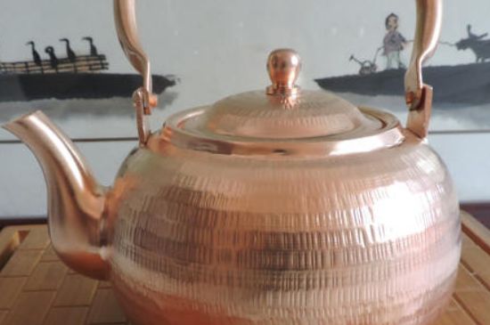 用銅壺?zé)惺裁唇?，銅壺煮水的兩大忌諱和好處