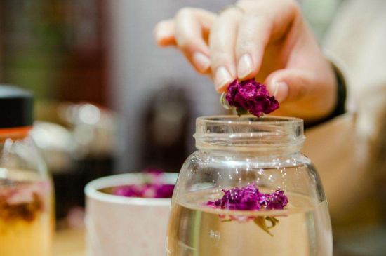 好玫瑰花茶多少錢一斤啊，玫瑰花茶價(jià)格多少錢合理？