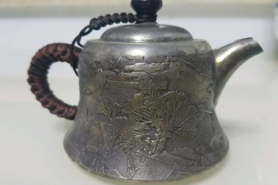 銀壺?zé)笏镉泻谏臇|西，為什么銀壺里有黑點(diǎn)