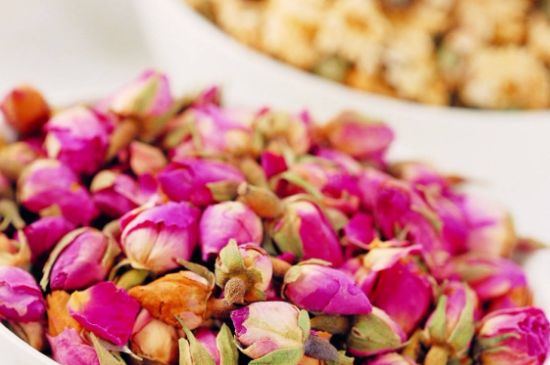 玫瑰花的最佳搭配，喝玫瑰花茶搭配什么喝好？