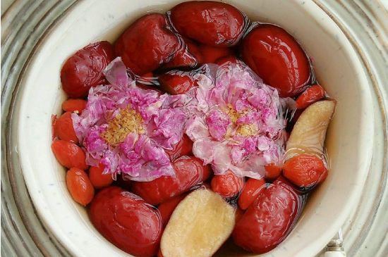 喝玫瑰花茶能祛斑嗎，玫瑰花茶有祛斑的功效嗎？