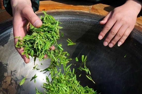 龍井茶炒茶葉怎么炒出好茶色，茶葉怎樣做出來最綠？
