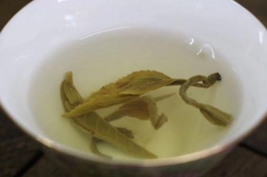 茉莉龍珠泡開后為什么都是梗，茉莉龍珠泡開后什么樣？