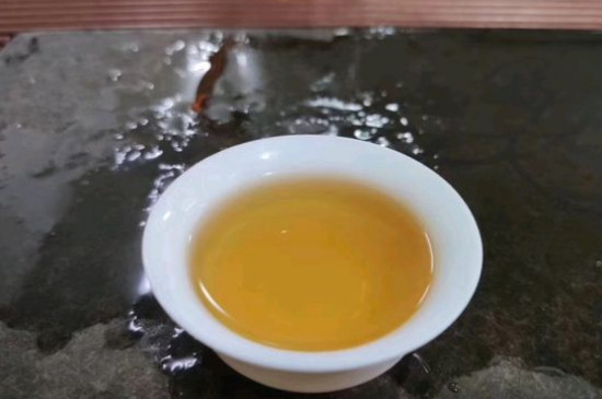 新舊白茶怎么區(qū)分，怎么分辨白茶是新還是舊