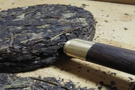 伏茶里的金花是黃曲霉素嗎，金花茯茶里的是什么菌