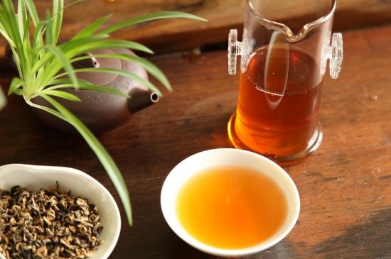 飯后多長時間喝六堡茶最好，六堡茶一天喝多少