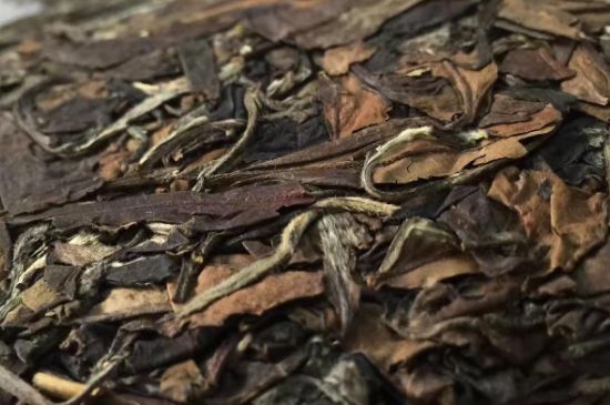 福鼎白茶要喝老的嗎，為什么喝白茶要喝老茶存新茶？