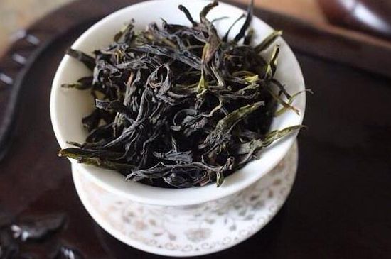 鴨屎香單叢雪片茶的特點，鳳凰雪片茶有什么特點？